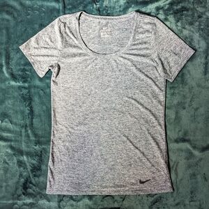Nike Womens Size XS Shirt Static Camo Green/Gray Round Neck Short Sleeve DriFit